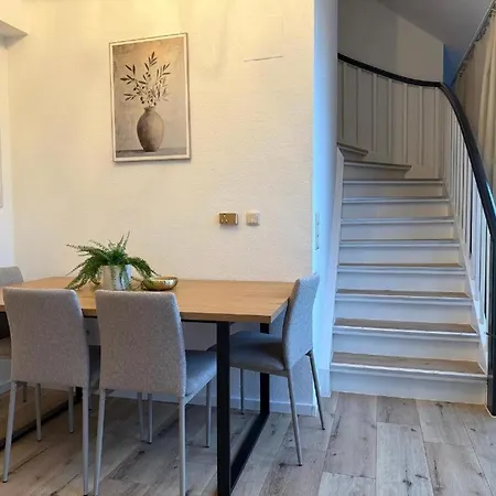 Stylisches 130 M2 Duplex-penthouse Mit Terrasse Und Stadtblick Im Zentrum Apartment